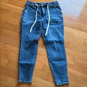 Judy Blue Medium Blue Jogger Jeans with White Drawstring